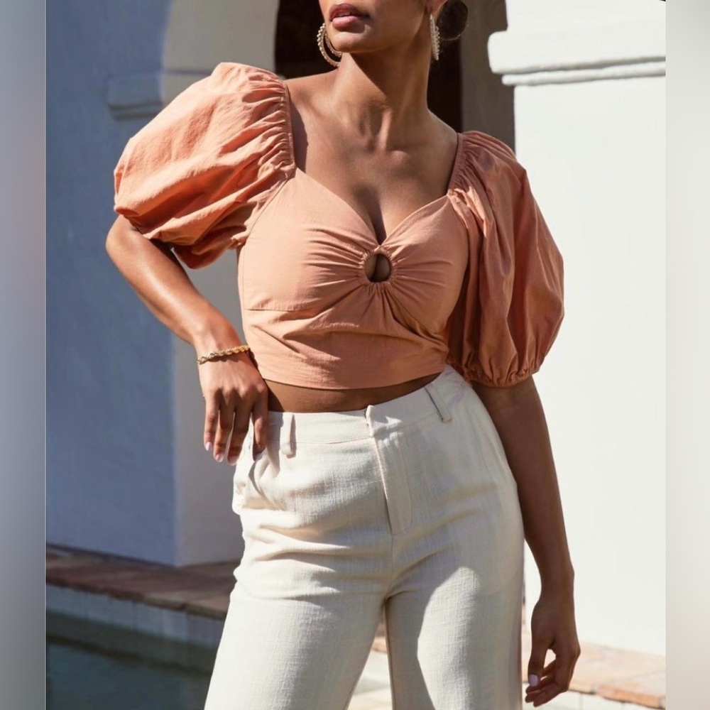 Abercrombie & Fitch Tan Peach Puff Sleeve Keyhole Crop Top (S)